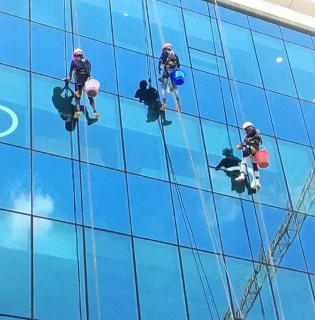 Glass Cleaning Service 2